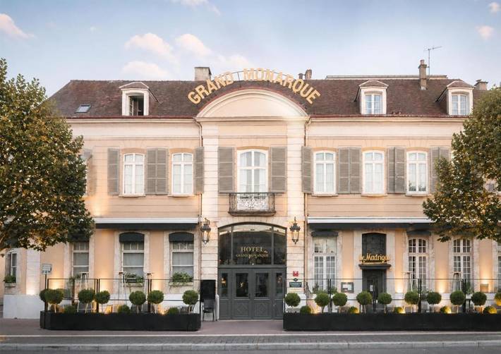 Hôtel pour 4 personnes, avec jacuzzi ainsi que sauna et terrasse