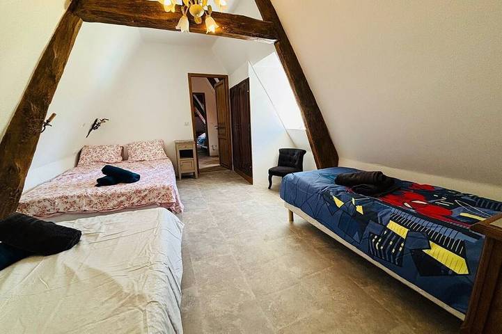Chambre d’hôte pour 5 personnes, avec piscine et sauna ainsi que jacuzzi et jardin