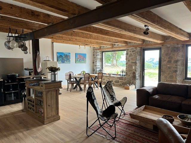 Gîte pour 6 personnes, avec terrasse et jardin dans le Cantal - 4