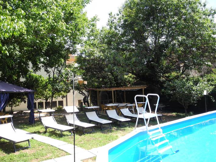 Casa vacanza per 8 persone, con giardino e piscina a Massarosa