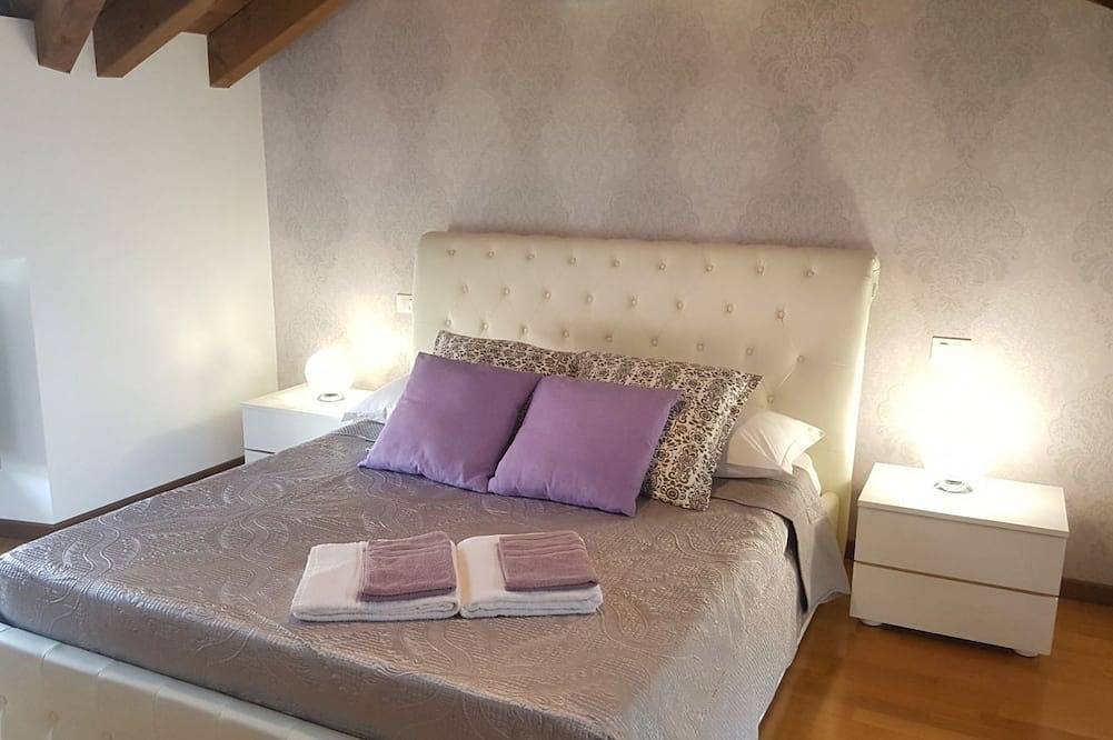 Appartamento intero, Donizetti Royal Attic 6 Pax in Bergamo, Provincia di Bergamo