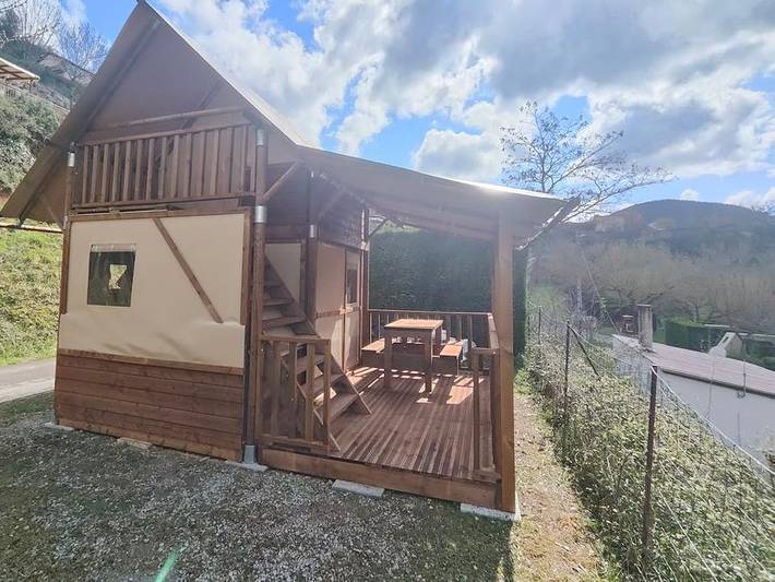 Tente pour 4 personnes, avec bassin pour enfant dans l' Aveyron - 2