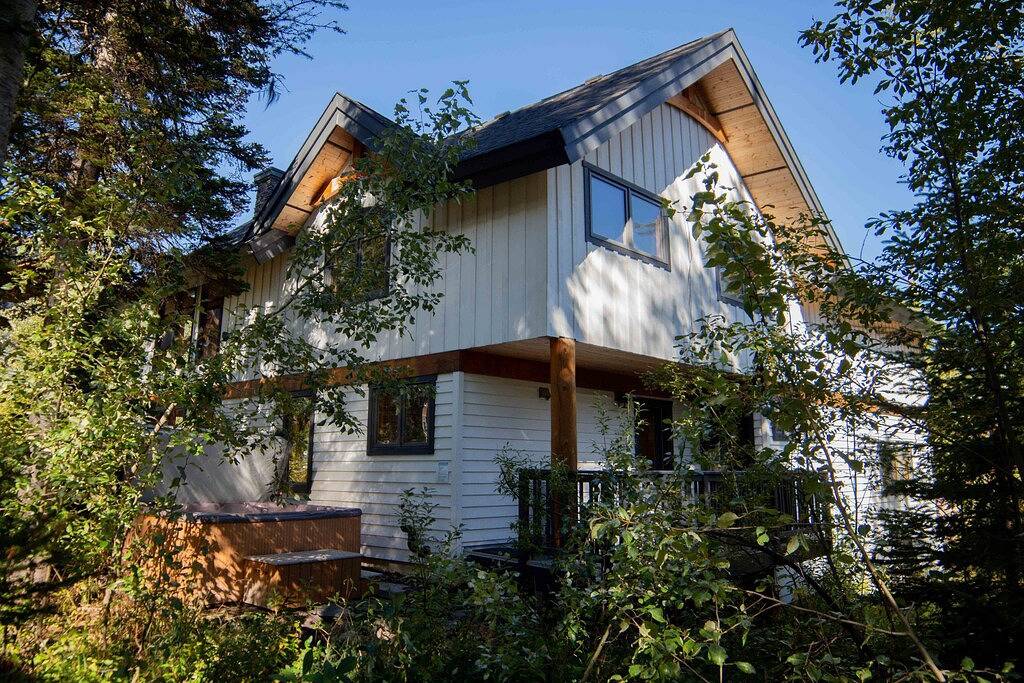 Kicking Horse Cabin Retreat in Kicking Horse