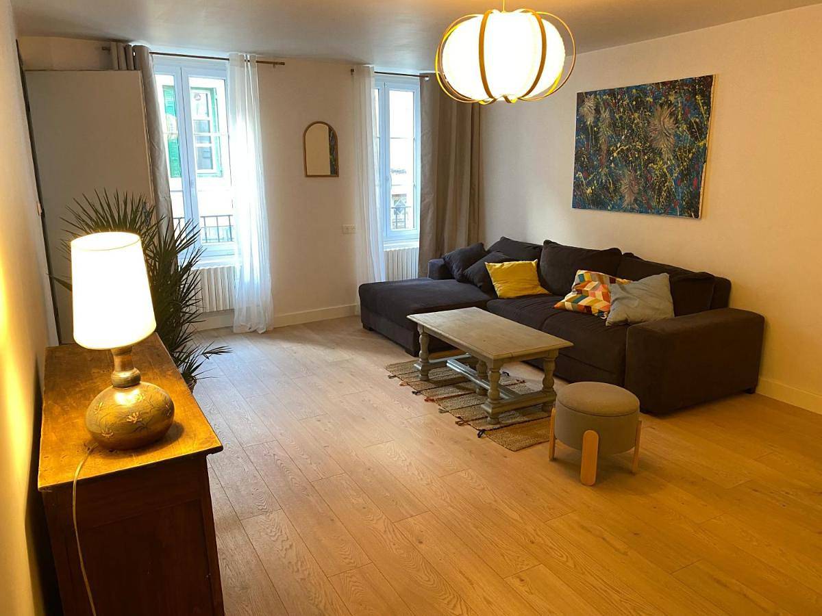 Appartement entier, Cluny Center Large house 5 bedrooms in Cluny, Région de Mâcon