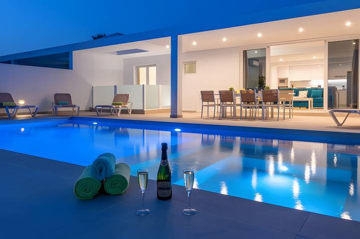 Ferienvilla 'Villa Esmerad' mit Bergblick, WLAN und Klimaanlage in Playa Blanca, Yaiza