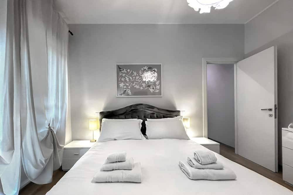 Appartamento intero, Luminoso Appartamento Ristrutturato con Posto Auto Privato in Eur (Roma), Roma