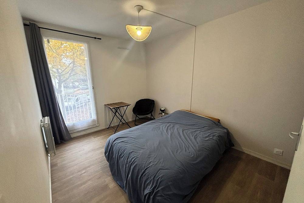 Ganze Wohnung, 2 bedrooms in a renovated apartment - Metro 11 and Rer E stations in Rosny-sous-Bois, Seine-Saint-Denis