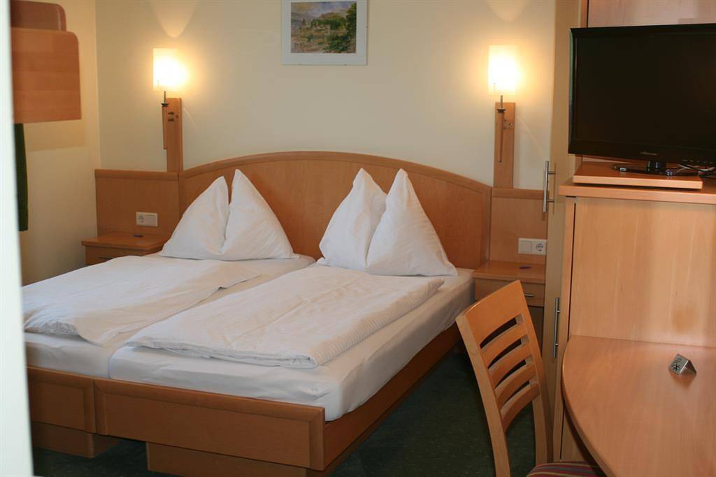 Vierbettzimmer, Dusche, Wc in Salzburg, Bundesland Salzburg