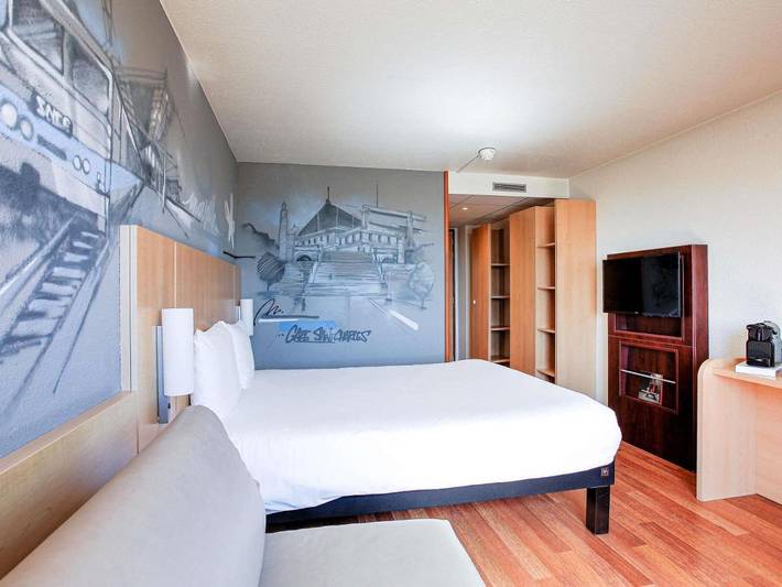 Hôtel pour 3 personnes, avec vue et terrasse, animaux acceptés dans Gare De Marseille Saint Charles - 4