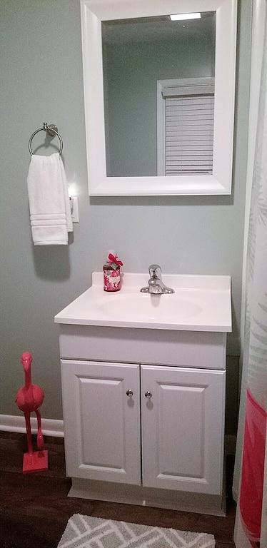 The Blue Cottage, Eingebettet in eine verschlafene Gegend, nur einen kurzen Spaziergang vom Strand entfernt. in Oak Island (NC), Brunswick County