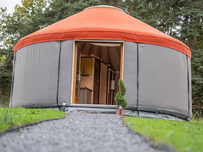 Tente pour 2 personnes, avec jardin ainsi que terrasse et jacuzzi dans Région de Besse-et-Saint-Anastaise - 2