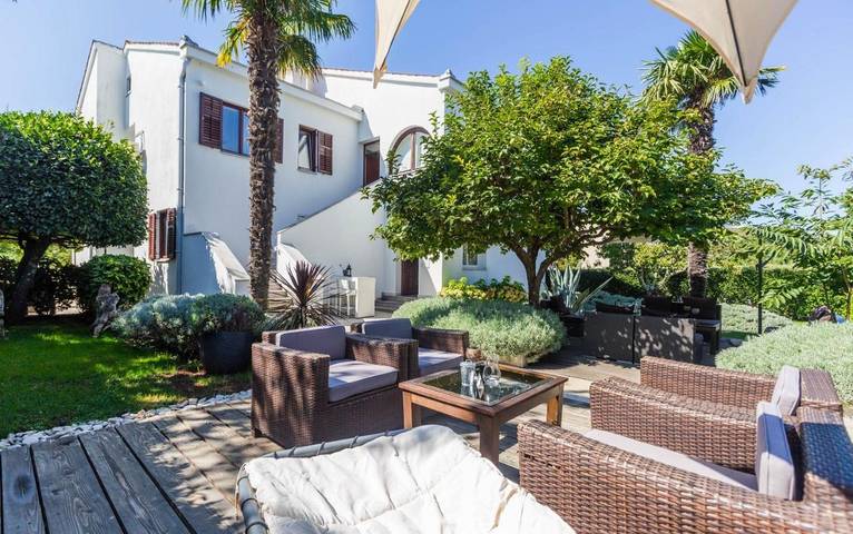 BnB für 8 Personen, mit Ausblick und Garten in Poreč