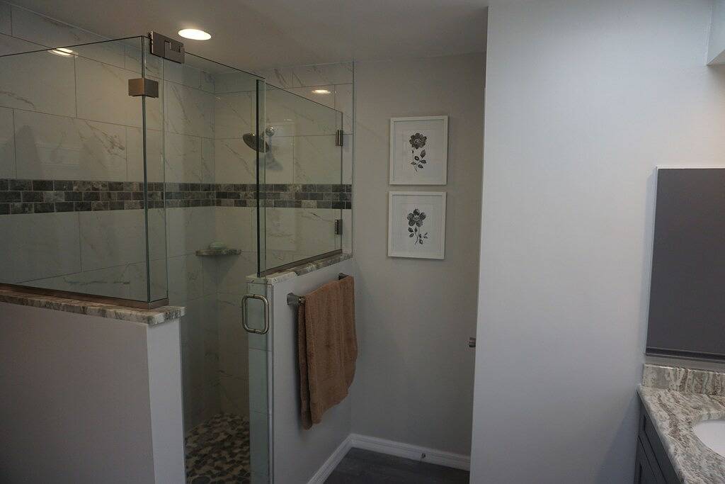 Wunderschönes Haus mit direktem Golfzugang und Pool - brandneues Master-Bad im April 2018 in Cape Coral, Southwest Florida