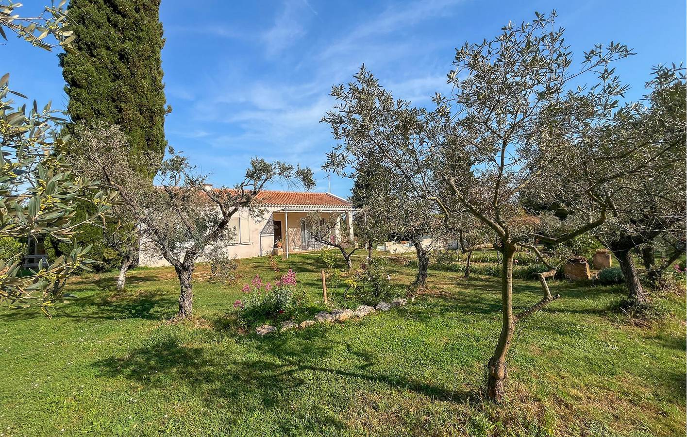 Moderno apartamento con piscina, terraza y WiFi cerca de Fontvieille in Fontvieille, Region de Arles
