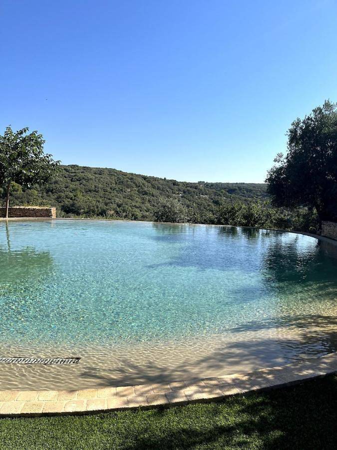 Location de vacances pour 6 personnes, avec piscine ainsi que jardin et vue à Saint-Maximin (Nimes)