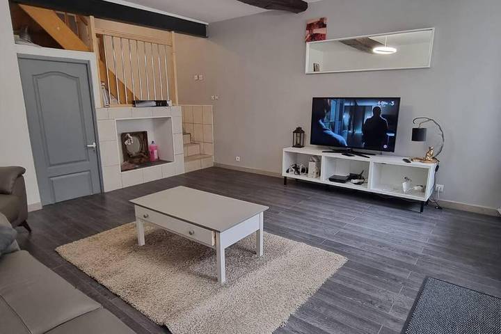 Gîte pour 6 personnes, avec terrasse à Nouzonville