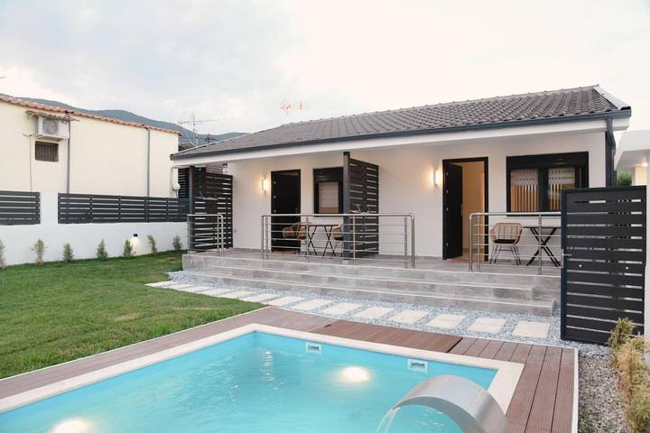 Landhaus für 4 Personen, mit Balkon und Pool sowie Ausblick und Garten - 1