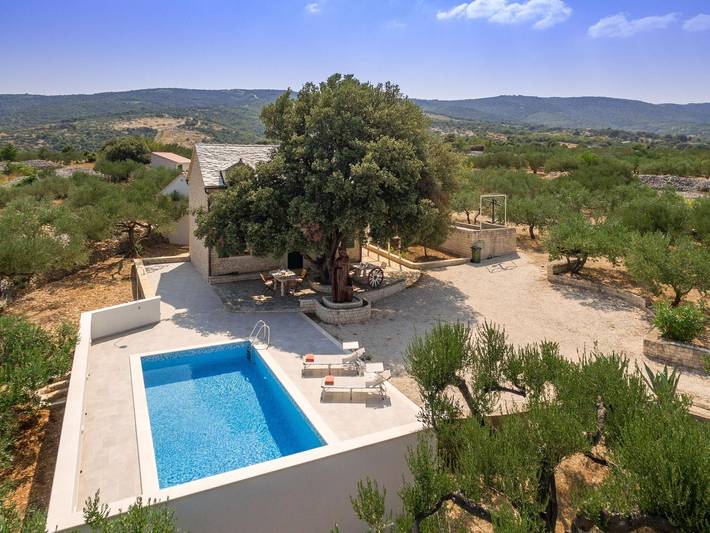 Casa vacanza per 7 persone, con Terrazza e Giardino nonché Piscina in Brac