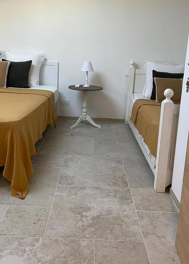 Triple Room with Private Bathroom in Orange, Vaucluse