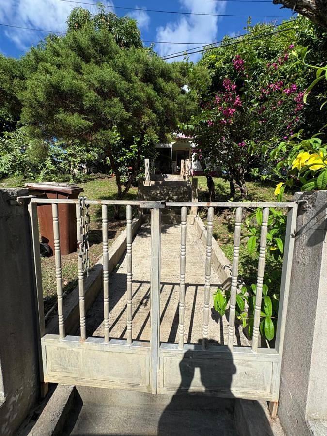Gîte pour 2 personnes, avec vue ainsi que balcon et jardin dans Plage de Grande Anse - 2