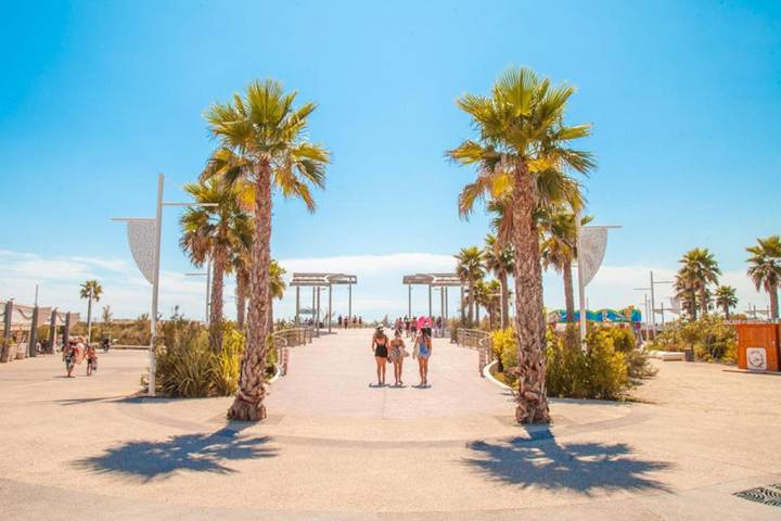 Camping voor 6 personen, met zwembad en tuin in Vias