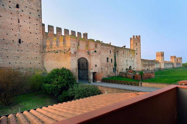 Gîte pour 3 personnes, avec terrasse à Montagnana