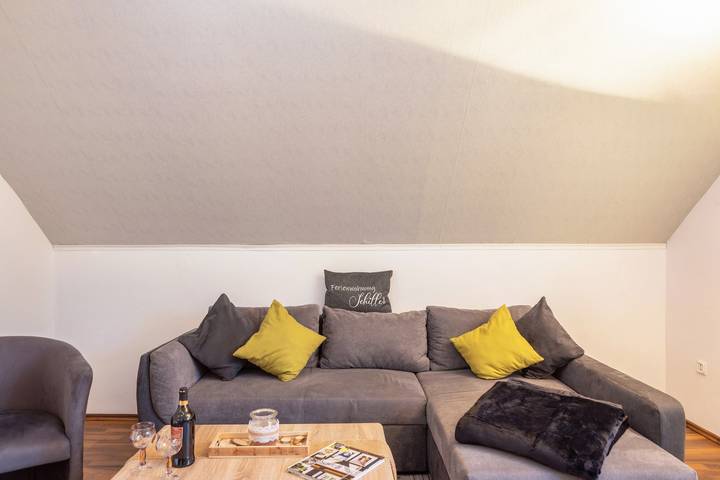 Ganze Wohnung, Ferienwohnung Schiller" mit Gemeinschaftsgarten, Balkon und Wlan in Bermuthshain, Grebenhain