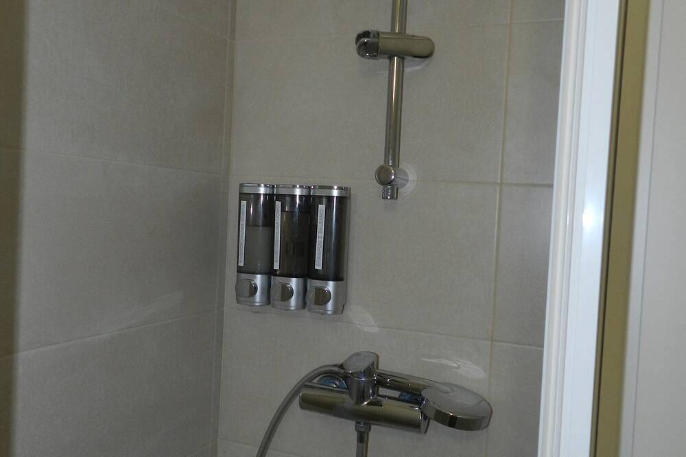 Entire apartment, Design and History in the Heart of L'Aquila Capital of Culture 2026 in L'Aquila, Gran Sasso