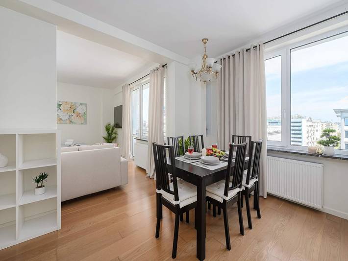 Ganze Wohnung, Apartment mit Balkon mit Skyline-Flair in Warschau Stadtmitte, Warschau