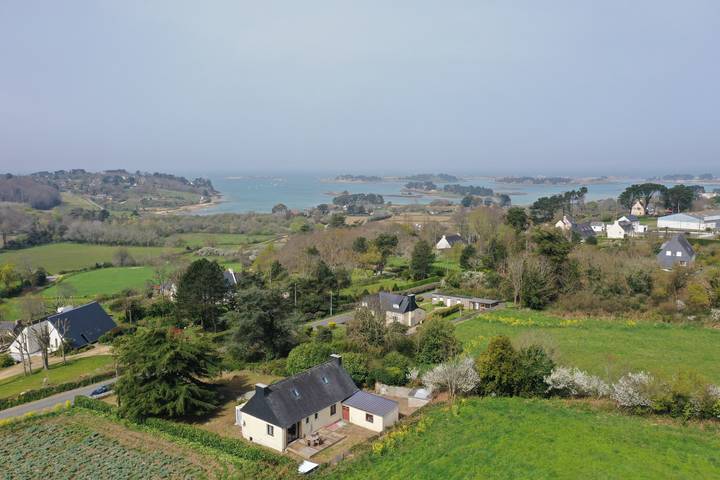 Location de vacances pour 8 personnes, avec Terrasse et Jardin à Penvénan