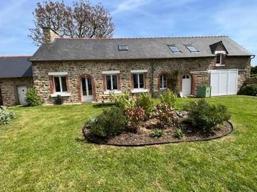 Gîte pour 4 personnes, avec jardin à Gommenec'h