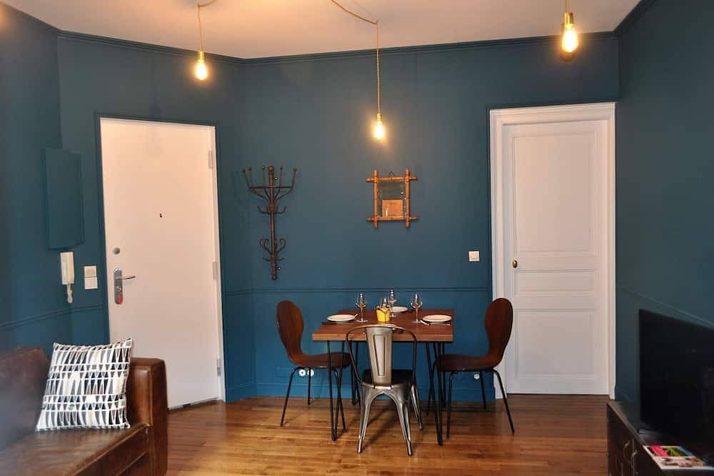 Entire apartment, Gîte downtown Reims 75 eur with parking Box 24/24 against the building 2€/Jour in Reims, Marne