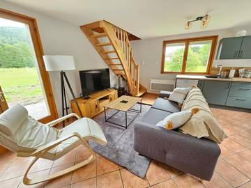 Gîte pour 5 personnes, avec vue et jardin à Servance