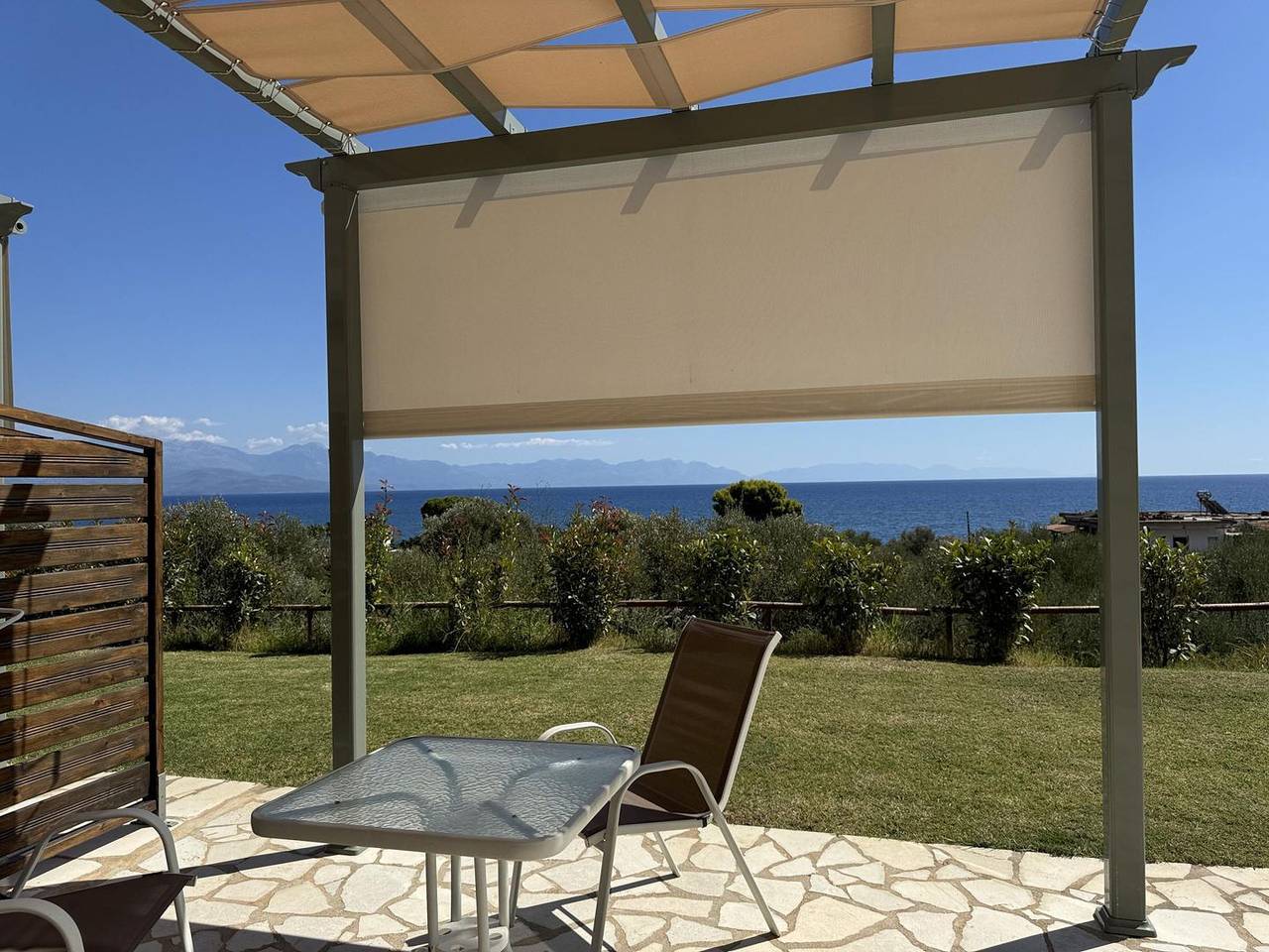 Exklusive Stone Bay Houses über dem Chelonaria-Strand in Messenien