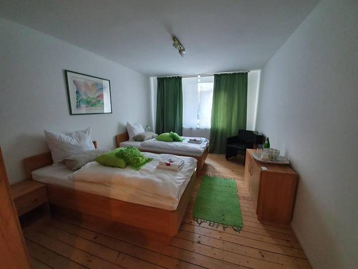 Ferienwohnung für 5 Personen, mit Balkon und Garten sowie Ausblick in Bochum Total