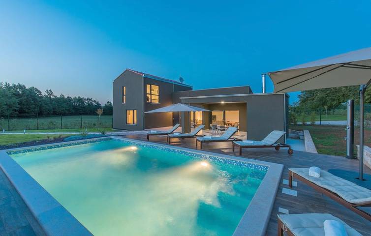 Villa pour 10 personnes, avec piscine et jardin à Barban - 2