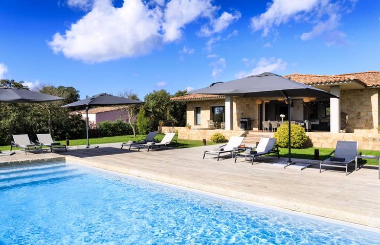 Location de vacances pour 10 personnes, avec jardin ainsi que terrasse et piscine à Pianottoli-Caldarello - 2