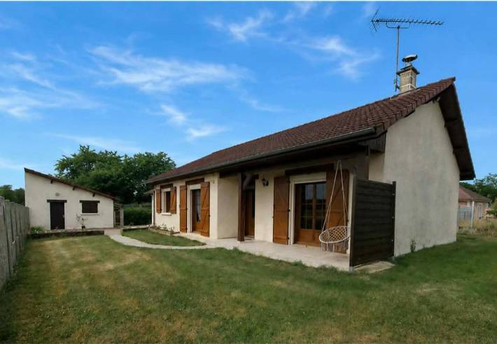 Location de vacances pour 8 personnes, avec Terrasse ainsi que Jardin et Vue dans Isle-sur-Marne