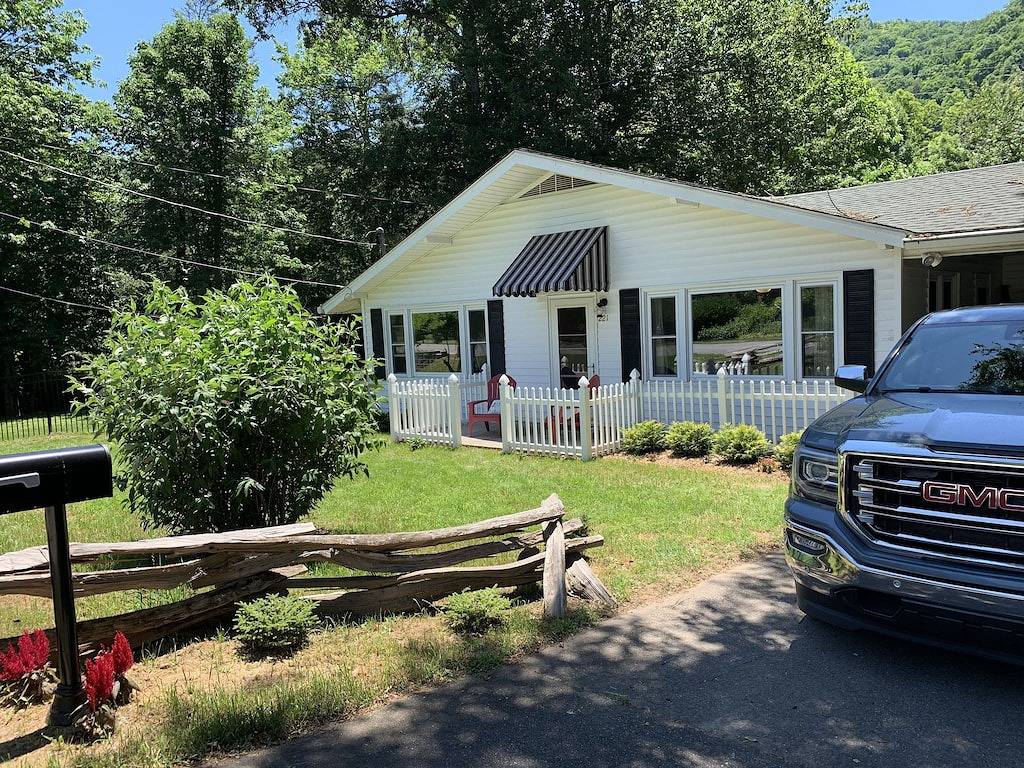 Cozy Creek side 3 Bedroom Home in Maggie Valley, Cataloochee Valley