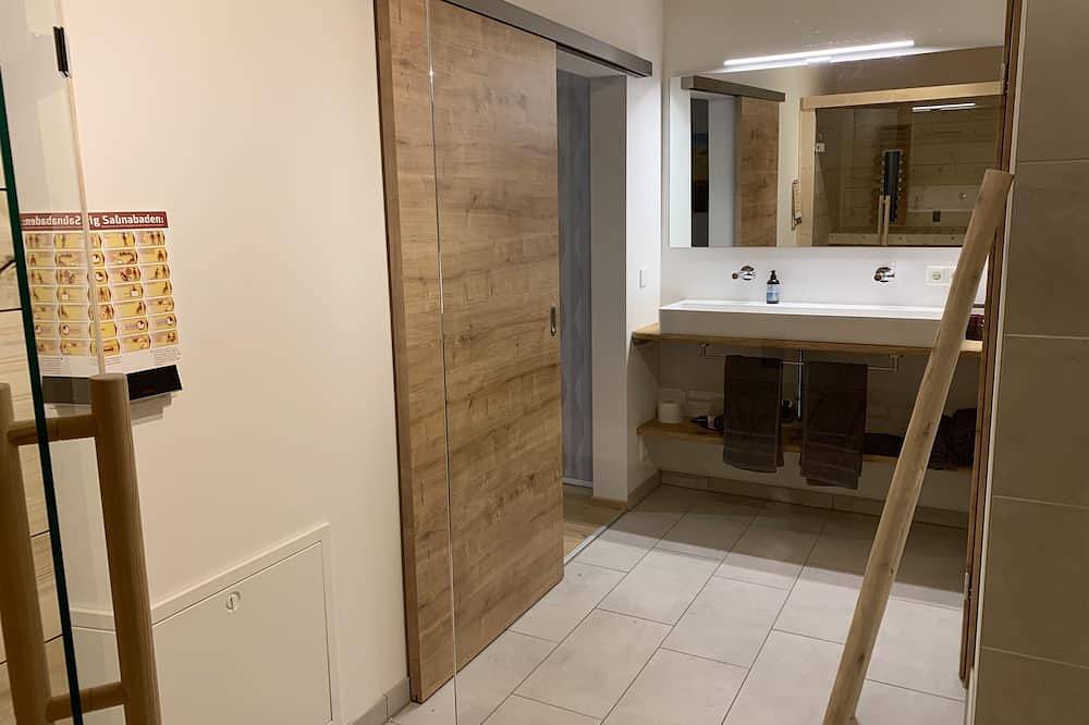 Ganze Wohnung, Luxus Wohlfühlappartement mit Sauna am Feldrand für 4 Personen (max. 6 möglich) in Wertach, Bayerisch Schwaben