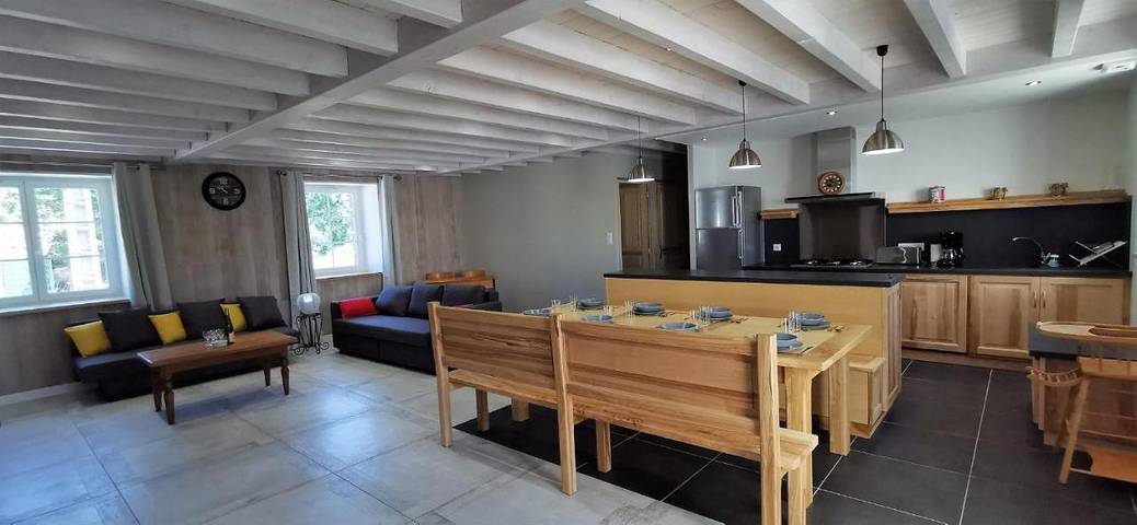 Location de vacances pour 13 personnes, avec jardin à Arlempdes - 4