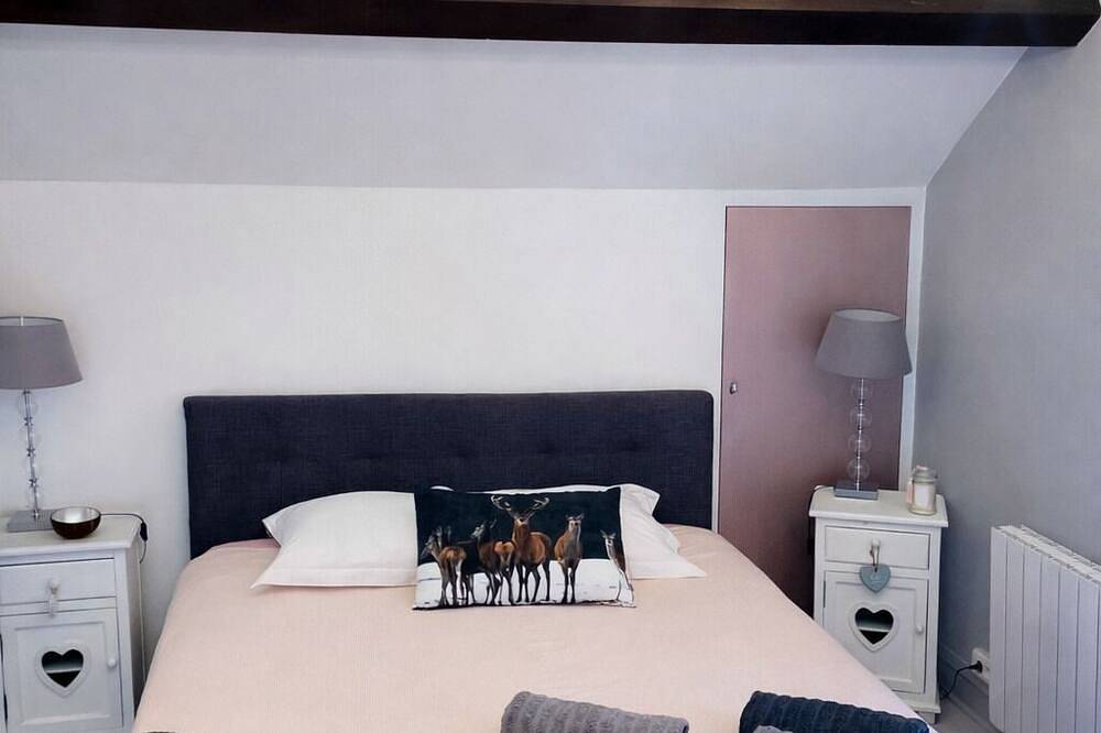 La Demeure du Cerf: 6-p cottage, pool, jacuzzi, near Beauval, Orléans, Lamotte. in Chaon, Sologne