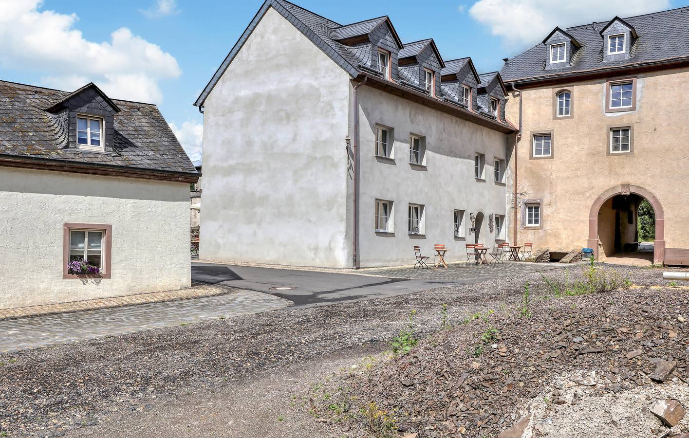 Appartement de vacances entier, Laarberg City Center Apartment with Terrace & Parking in Irrhausen, Arrondissement d'Eifel-Bitburg-Prüm