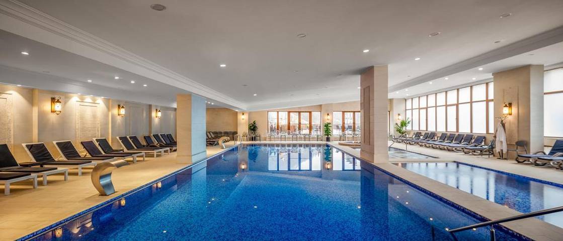 Hôtel pour 2 personnes, avec sauna et piscine ainsi que balcon et jacuzzi, adapté aux familles