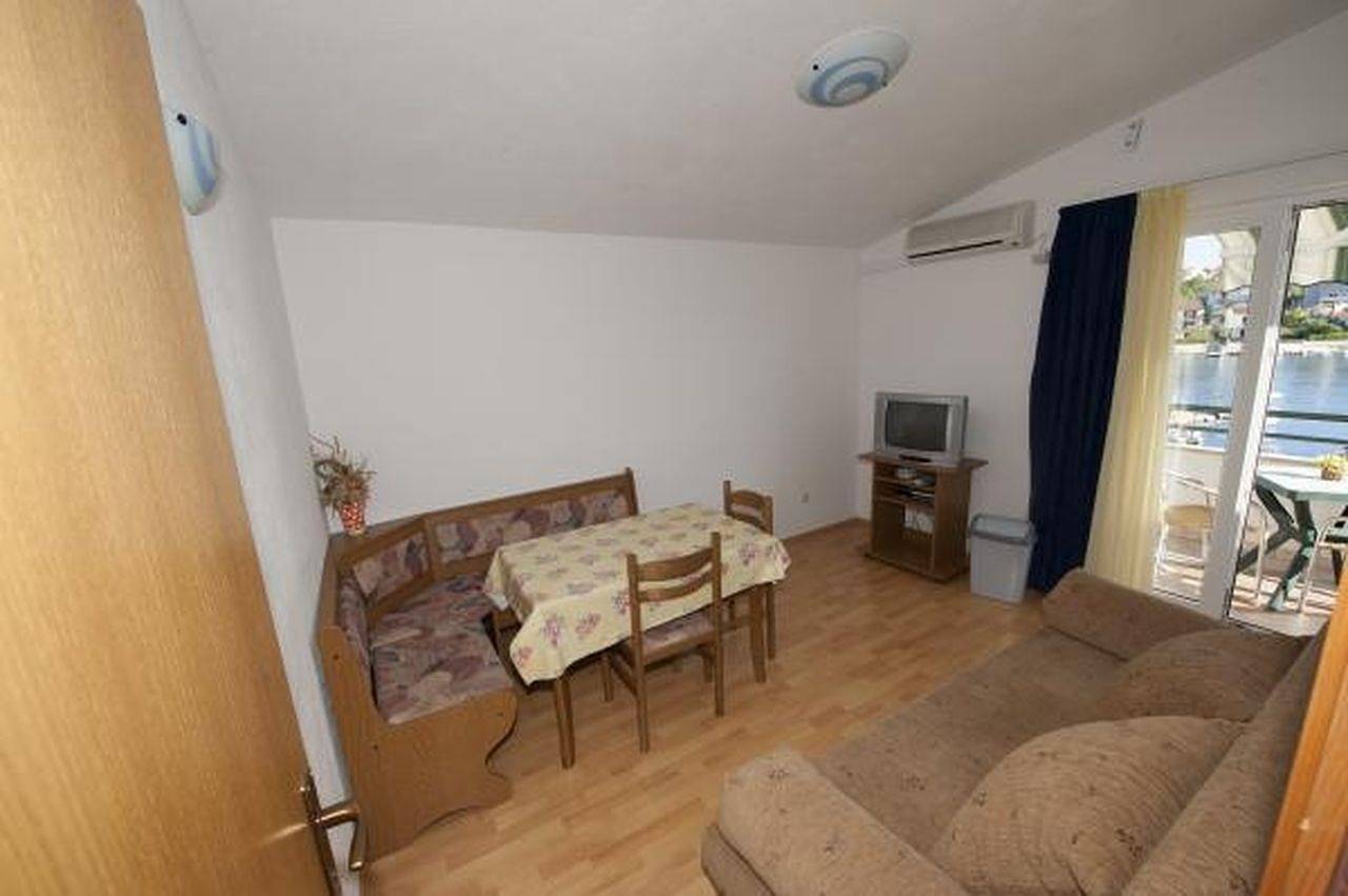Ganze Wohnung, Ferienwohnung in Seget Vranjica mit Meerblick, Balkon, Klimaanlage, W-Lan (5052-4) in Seget Vranjica, Split-Dalmatien