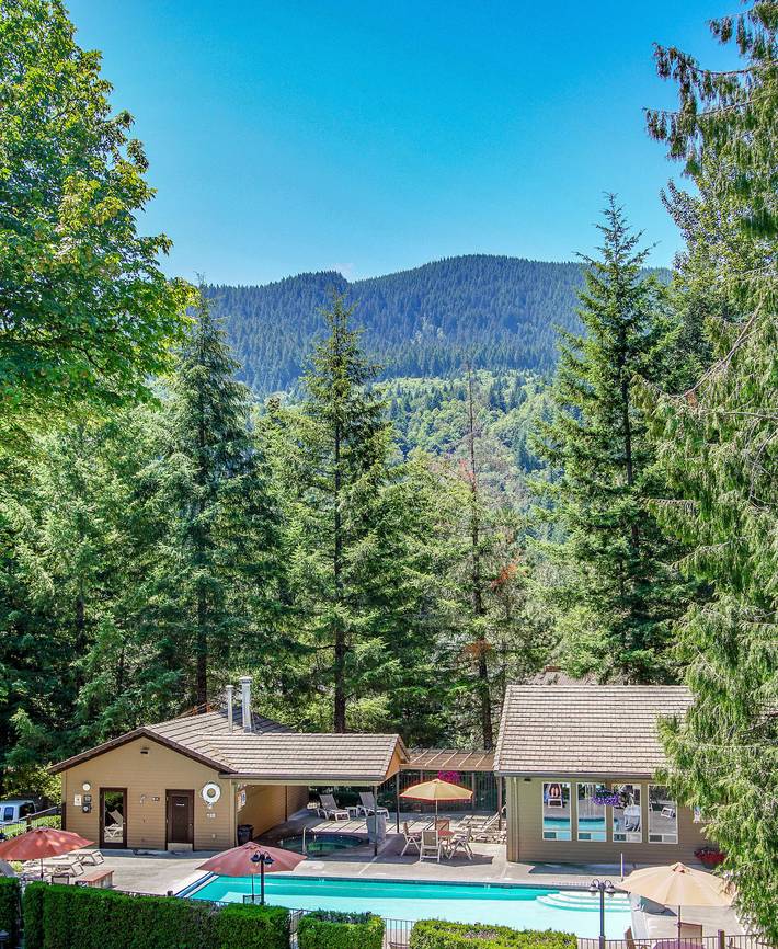 Vacation rental for 4 people, with pool and yard as well as sauna in Oregon