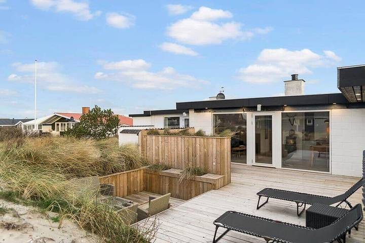 Feriehus for 4 personer, med hage og terrasse i Vorupør