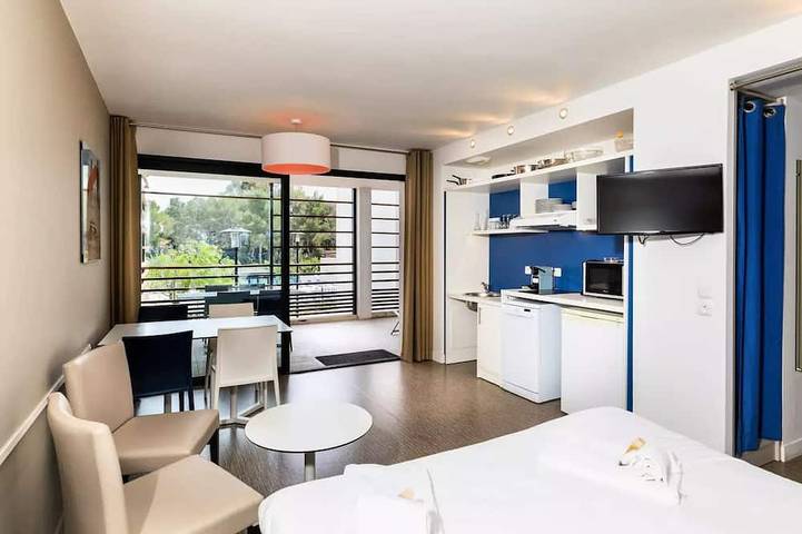 Gîte pour 4 personnes, avec terrasse, animaux acceptés dans Plage de Boulouris