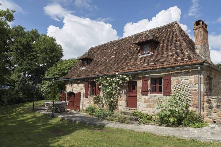 Gîte pour 4 personnes, avec Terrasse ainsi que Jardin et Piscine