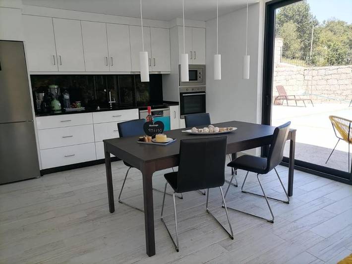 Location de vacances pour 5 personnes, avec vue ainsi que piscine et jardin dans Campo Do Gerez - 2